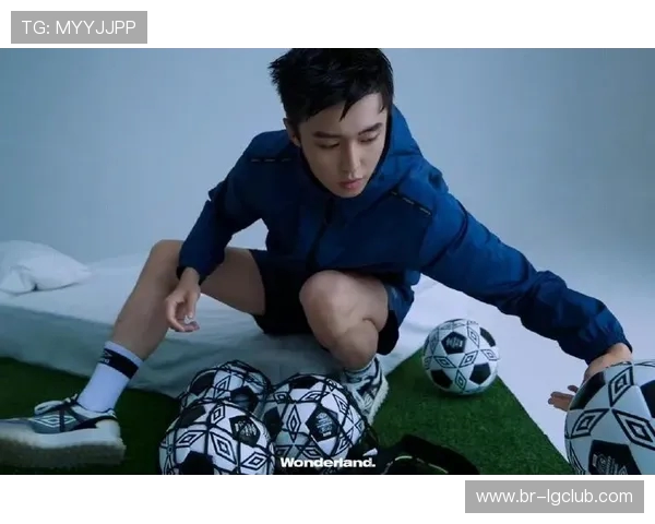 时尚男士足球服设计潮流解析打造运动与时尚完美融合的穿搭风格